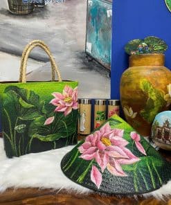 combo nón lá cỏ bàng và túi xách vẽ sen hồng truyền thống