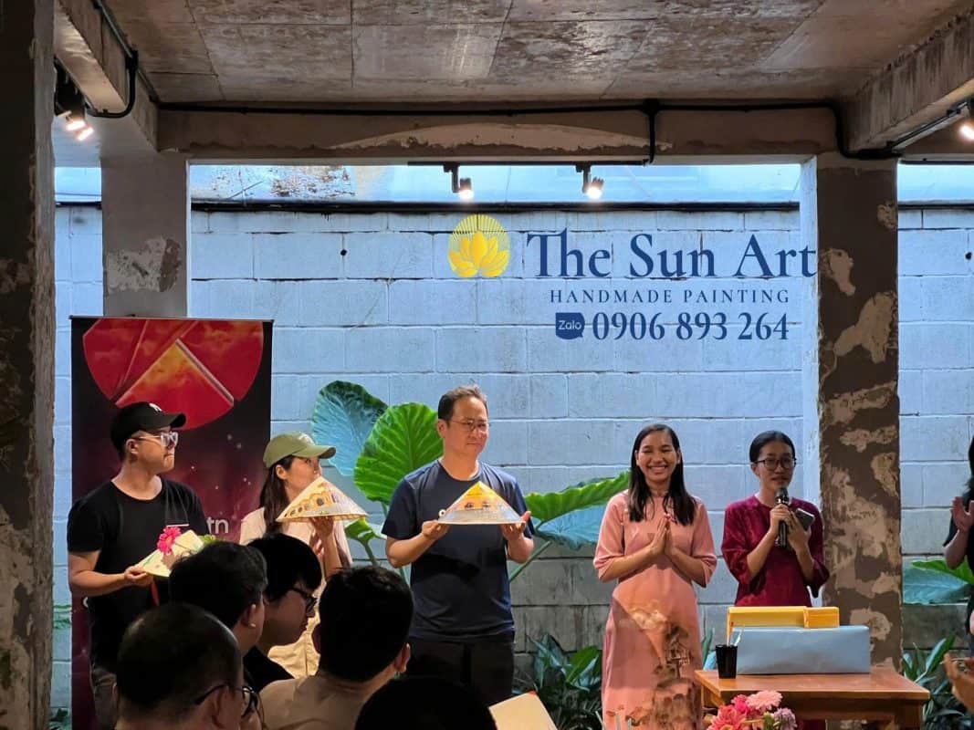 Nón lá là sản phẩm lưu niệm mang nét văn hóa đặc sắc tphcm, saigon