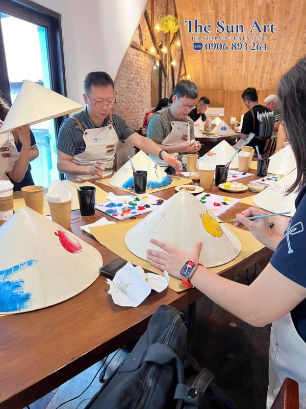 Tour Tham Quan Trọc Workshop Vẽ Tranh Trên Nón Lá Ở Hồ Chí Minh Tại Xưởng Tranh Nón Lá The Sun Art Sài Gòn