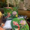 túi xách cỏ bàng và nón cỏ bàng vẽ tranh nghệ thuật tại the sun art