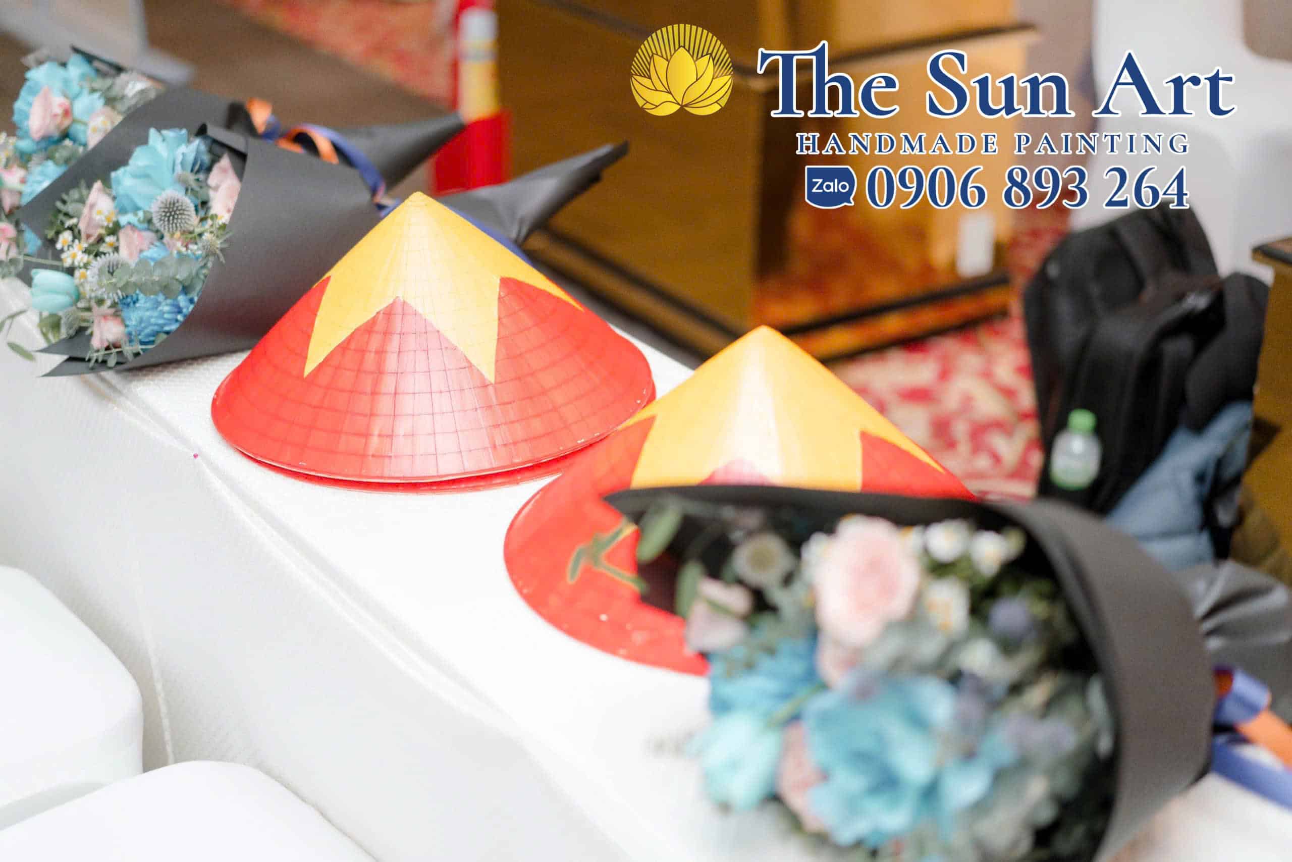 THE SUN ART - DỊCH VỤ ĐẶT NÓN LÁ VẼ TẶNG ĐỐI TÁC THE SUN ART - DỊCH VỤ ĐẶT NÓN LÁ VẼ TẶNG ĐỐI TÁC