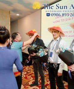 THE SUN ART - DỊCH VỤ ĐẶT NÓN LÁ VẼ TẶNG ĐỐI TÁC