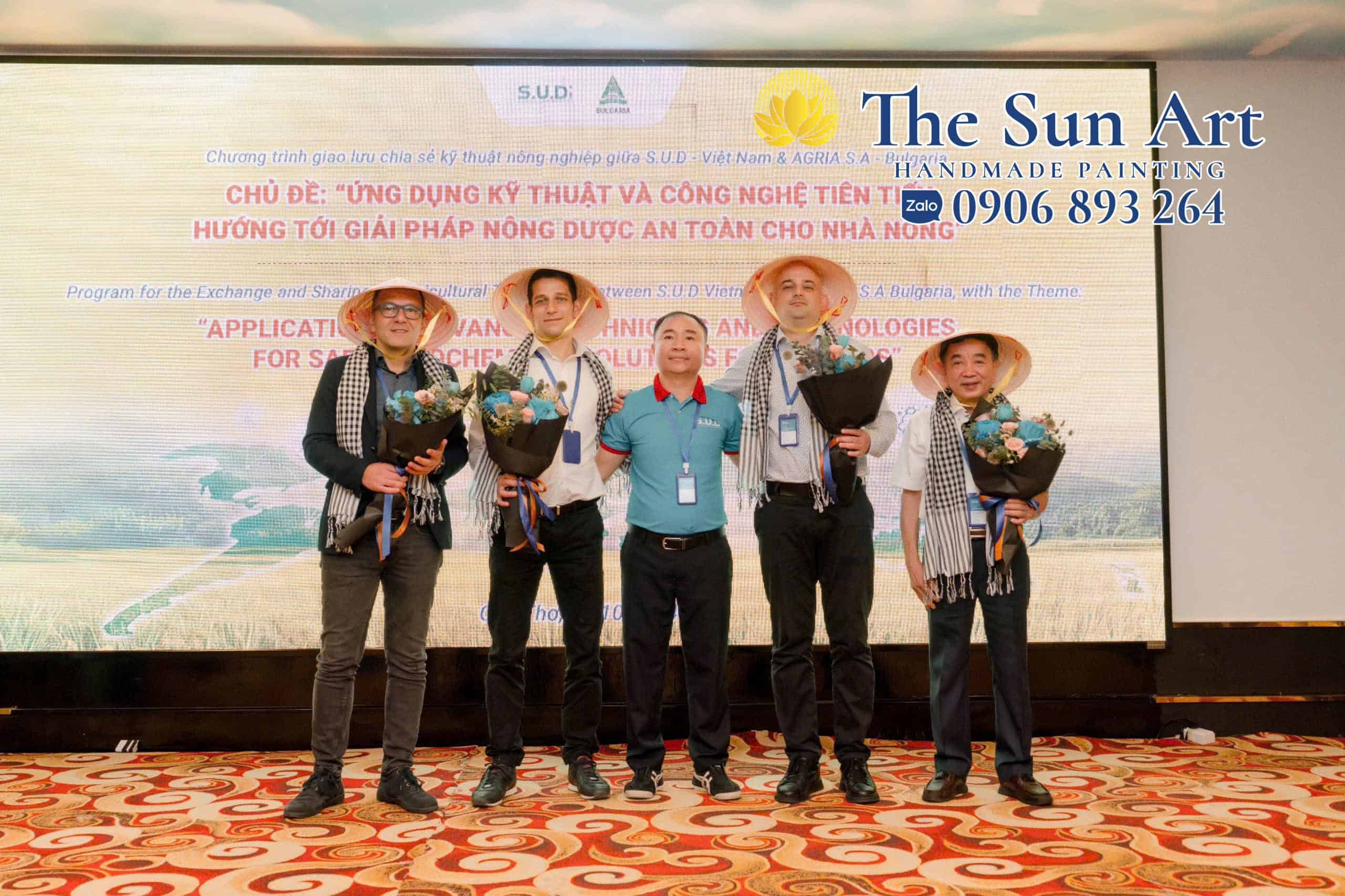 THE SUN ART - DỊCH VỤ ĐẶT NÓN LÁ VẼ TẶNG ĐỐI TÁC THE SUN ART - DỊCH VỤ ĐẶT NÓN LÁ VẼ TẶNG ĐỐI TÁC TPHCM