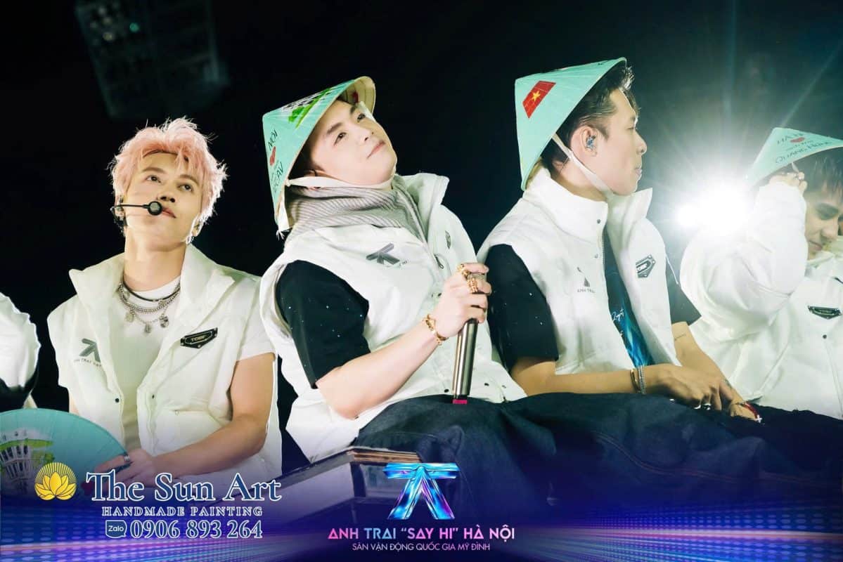 Xưởng tranh, nón lá vẽ The Sun Art đồng hành cùng dàn ANH TRAI “SAY HI” Hà Nội trong concert tại Sân vận động Quốc gia Mỹ Đình