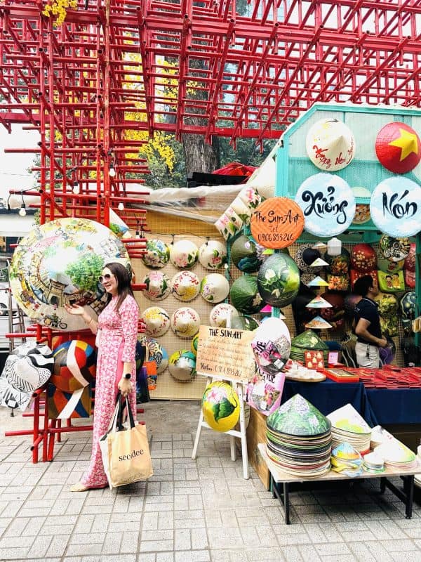 Xưởng Tranh Nón Lá Vẽ Sài Gòn The Sun Art Tham Gia Lễ Hội Tết Việt Giáp Thìn Tại Phố Ông Đồ - Nhà Văn Hóa Thanh Niên TP.HCM