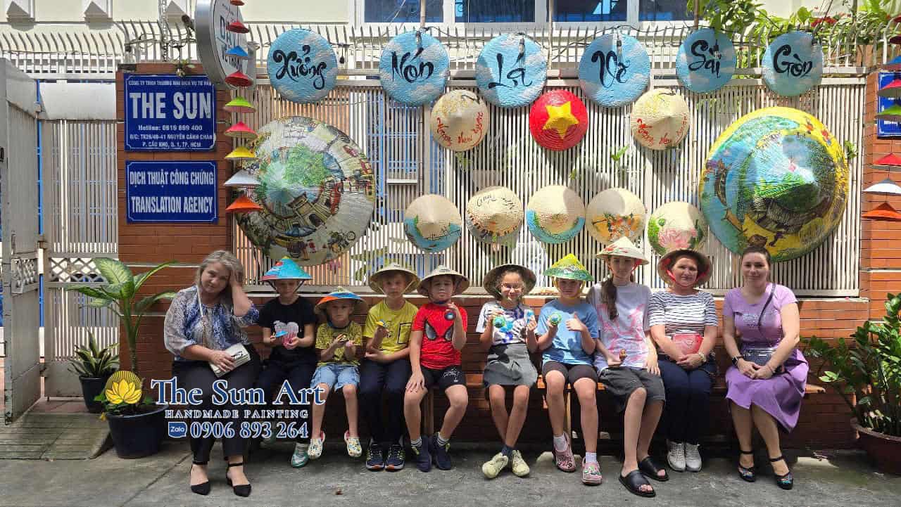 Xưởng Tranh, Nón Lá Vẽ The Sun Art Sài Gòn Đồng Hành Cùng Lễ Hội Áo Dài Việt Nam