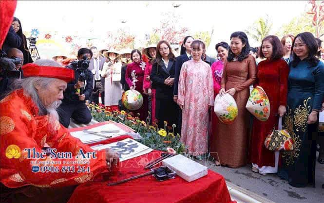 Xưởng Tranh, Nón Lá Vẽ The Sun Art Sài Gòn Đồng Hành Cùng Lễ Hội Áo Dài Việt Nam 2025