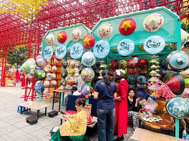 Xưởng Tranh, Nón Lá Vẽ The Sun - Sài Gòn, tphcm