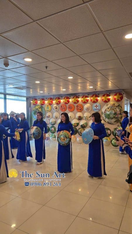 Hội Thị Vẽ Tranh Trên Nón Lá - Tôn Vinh Nét Đẹp Phụ Nữ EVHCMC Cùng The Sun Art tại tphcm, saigon