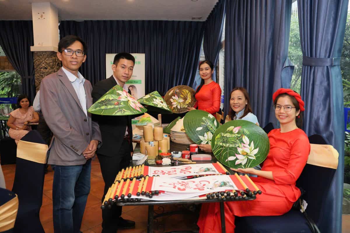Workshop Vẽ Nón Lá tại Sài Gòn – Xưởng Tranh, Nón Lá Vẽ The Sun - Sai Gon