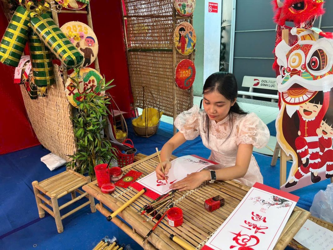 Xưởng Tranh, Nón Lá Vẽ Việt Nam The Sun ART