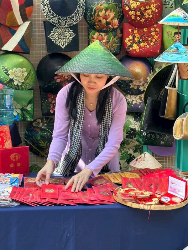 Xưởng Tranh, Nón Lá Vẽ Việt Nam The Sun ART