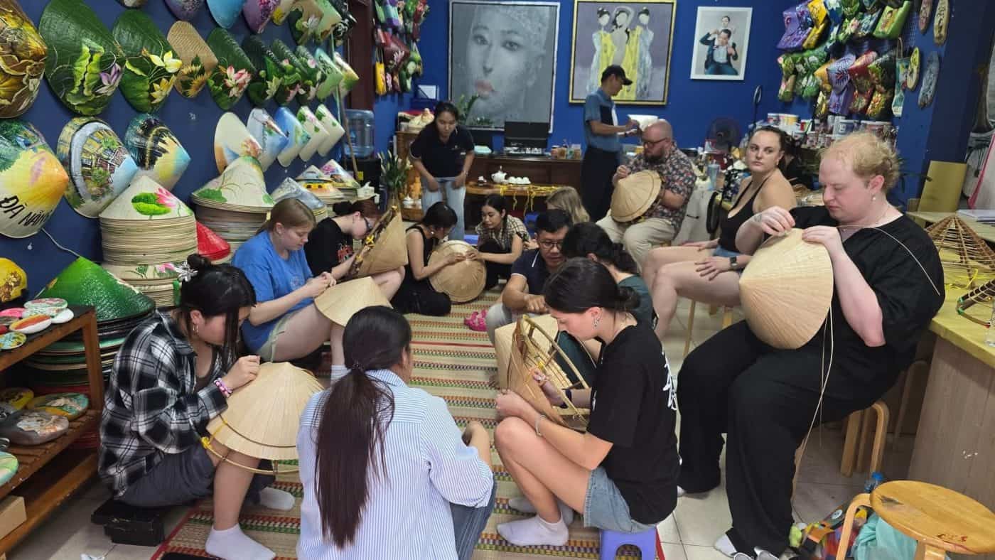WORKSHOP CHẰM NÓN LÁ AI THE SUN ART – KHÁM PHÁ HỒN VINH TỪNG ĐƯỜNG KIM MŨI CHỈ