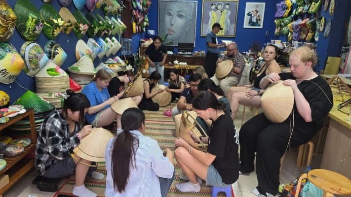 WORKSHOP CHẰM NÓN LÁ AI THE SUN ART – KHÁM PHÁ HỒN VINH TỪNG ĐƯỜNG KIM MŨI CHỈ