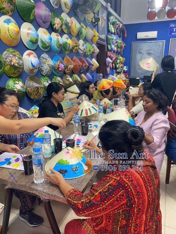 The Sun Art ra mắt triển lãm nghệ thuật nón lá vẽ – Dấu ấn văn hóa Việt