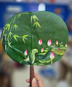 QUẠT CẦM TAY LÁ SEN - QS016