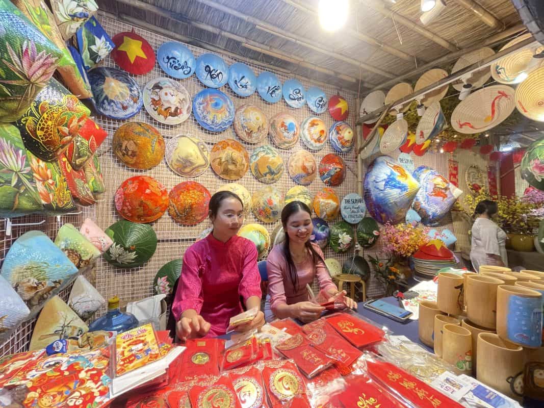 NÓN LÁ TRANG TRÍ – NÓN LÁ QUÀ TẶNG CAO CẤP ✨ KHI NÓN LÁ VI TRỞ THÀNH ĐIỂM NHẤN Thuật Thuật & QUÀ TẶNG ĐẲNG CẤP