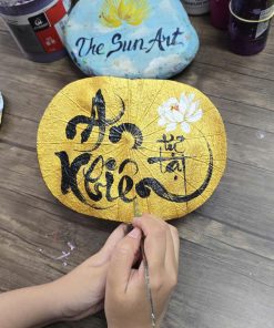 QUẠT CẦM TAY LÁ SEN - QS019