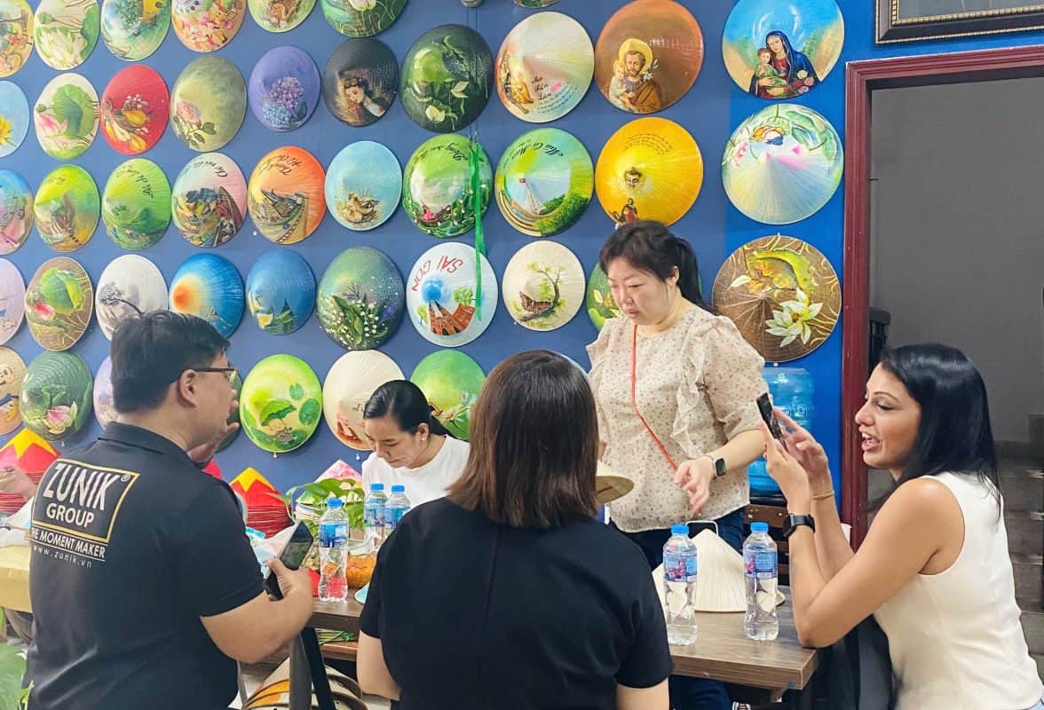 Ghé thăm The Sun Art – Trải nghiệm nón lá vẽ tay đích thực của người Việt tại TP Hồ Chí Minh Khám phá The Sun Art – Trãi nghiệm nón lá vẽ thủ công truyền thống tại TP Hồ Chí Minh