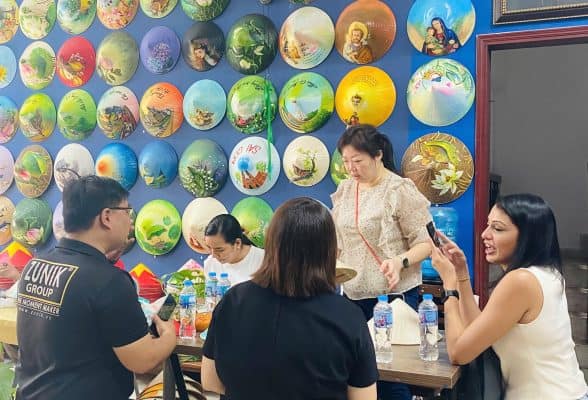 Ghé thăm The Sun Art – Trải nghiệm nón lá vẽ tay đích thực của người Việt tại TP Hồ Chí Minh Khám phá The Sun Art – Trãi nghiệm nón lá vẽ thủ công truyền thống tại TP Hồ Chí Minh