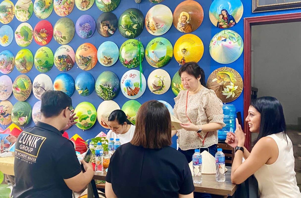 Ghé thăm The Sun Art – Trải nghiệm nón lá vẽ tay đích thực của người Việt tại TP Hồ Chí Minh Khám phá The Sun Art – Trãi nghiệm nón lá vẽ thủ công truyền thống tại TP Hồ Chí Minh