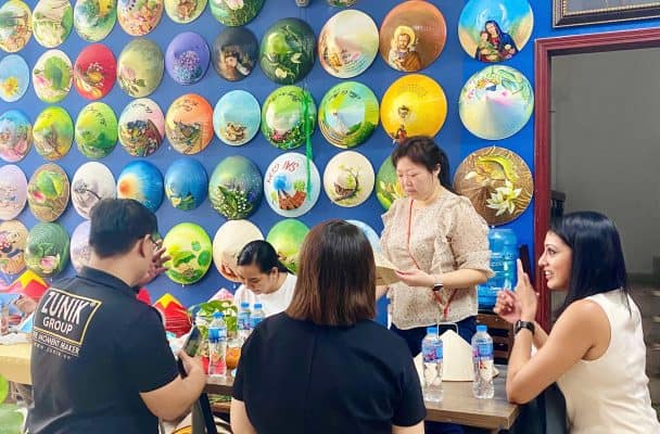 Ghé thăm The Sun Art – Trải nghiệm nón lá vẽ tay đích thực của người Việt tại TP Hồ Chí Minh Khám phá The Sun Art – Trãi nghiệm nón lá vẽ thủ công truyền thống tại TP Hồ Chí Minh