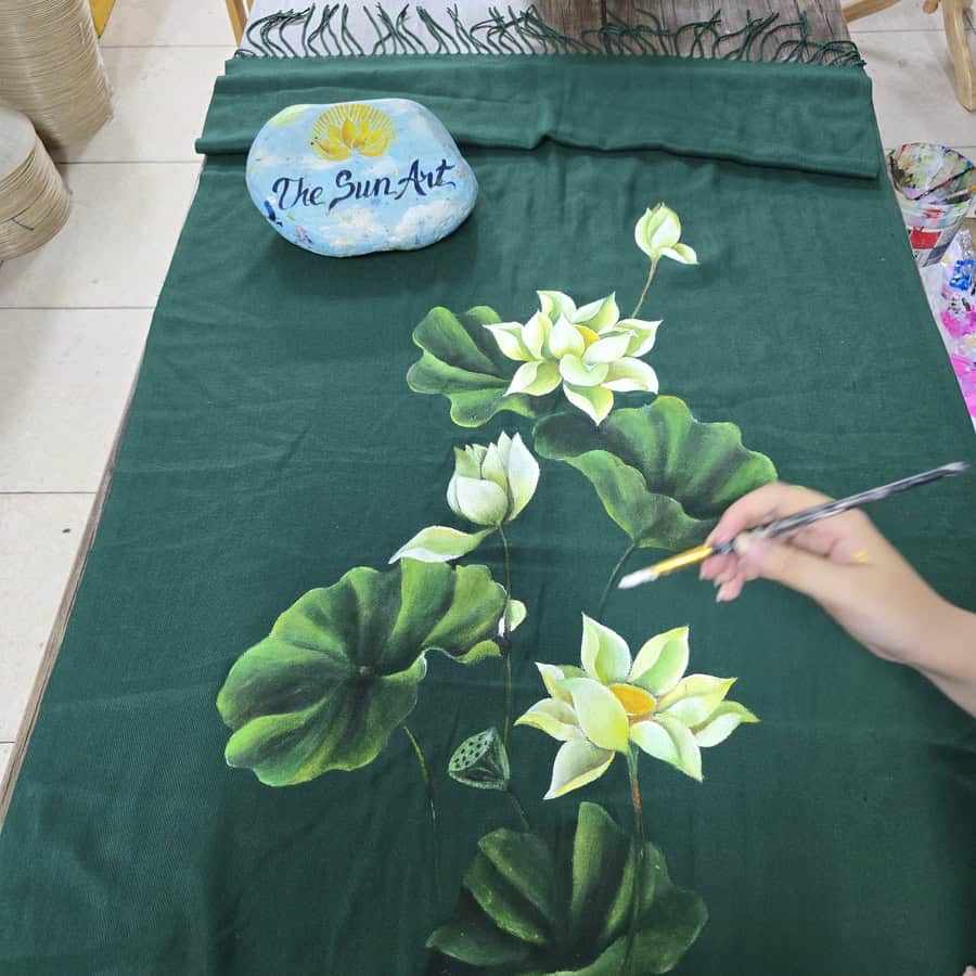 vẽ tranh trên vải khăn quấn cổ & áo dài saigon tphcm